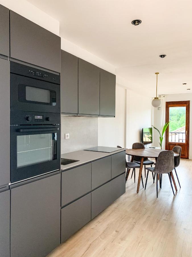 Acogedor Apartamento Con Terraza Y Parking Publico En Comillas Ngoại thất bức ảnh