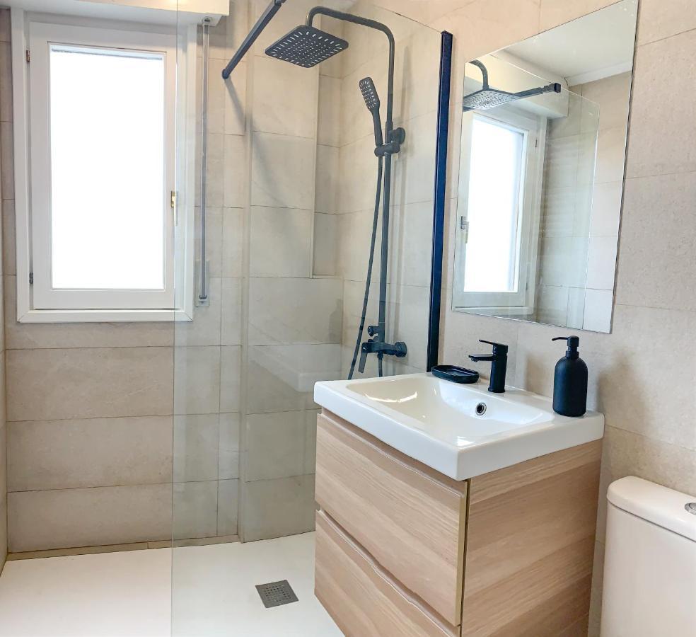 Acogedor Apartamento Con Terraza Y Parking Publico En Comillas Ngoại thất bức ảnh