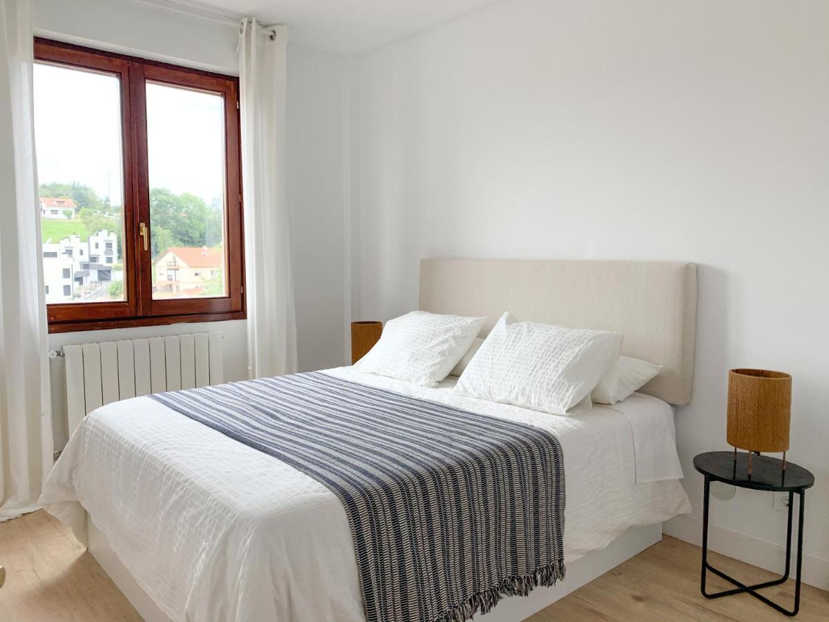 Acogedor Apartamento Con Terraza Y Parking Publico En Comillas Ngoại thất bức ảnh